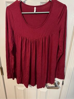 Scoop Neck Long Sleeve Women's Top in Deep Berry